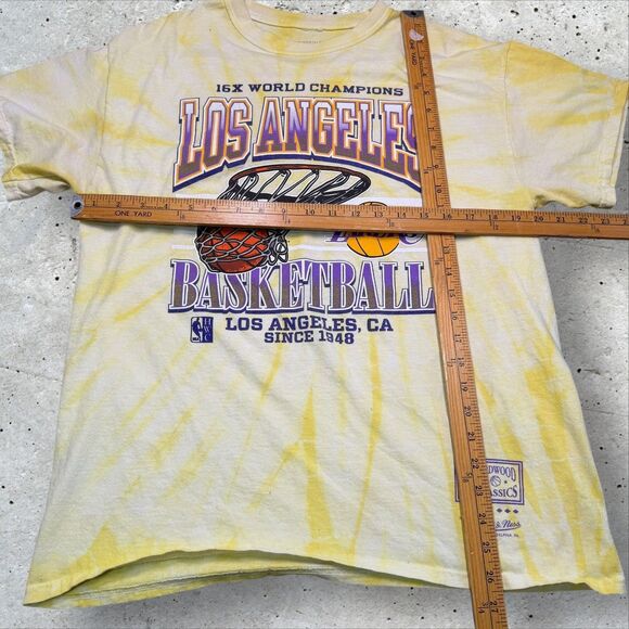 Los Angeles Lakers 16x World Champions Mitchell & Ness Tie-Dye T-Shirt - Size L - Picture 9 of 9